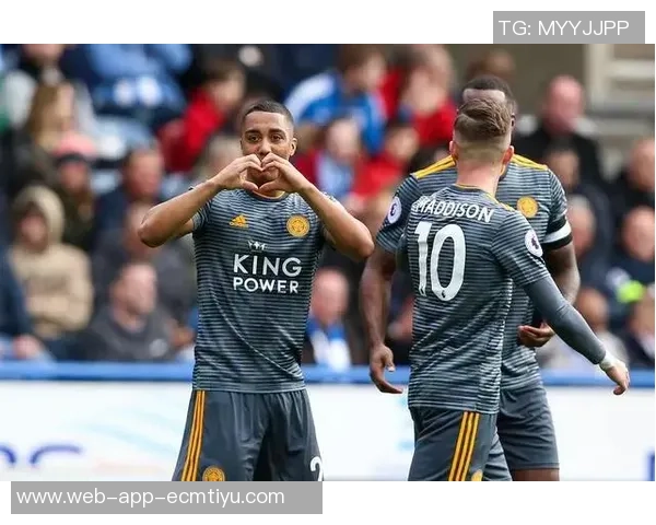 天空体育报道樱桃签费伦茨瓦罗斯达成协议转会费总计1200万欧元 天空体育报道樱桃签费伦茨瓦罗斯达成协议转会费总计1200万欧元