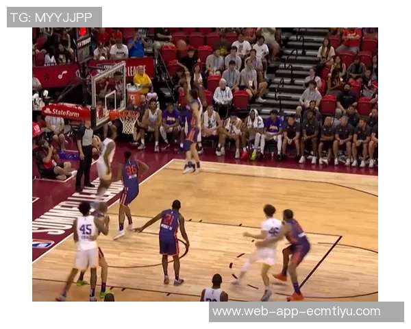 波蒂斯半场表现抢眼三分球命中率高达100贡献11分与3个篮板